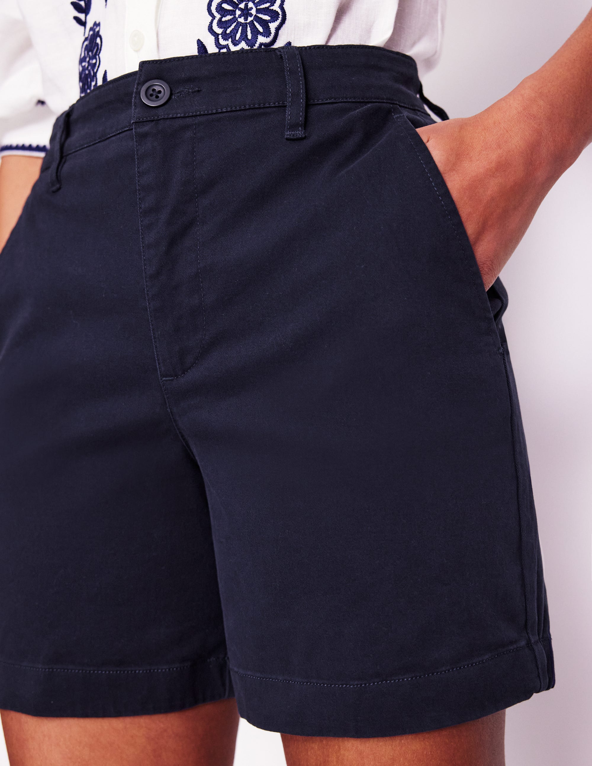Short chino Barnsbury-Bleu Marine, Petits Pois - Image 5