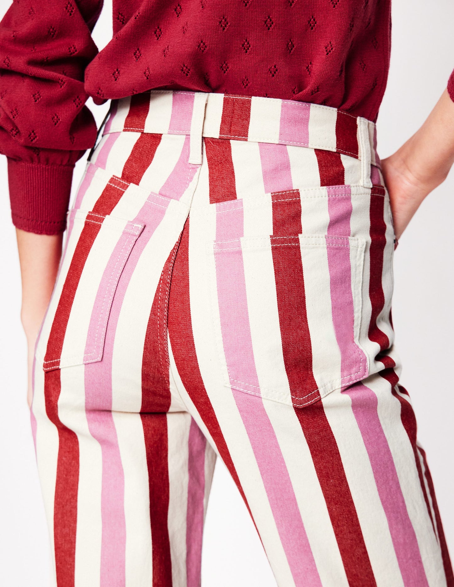 Gestreifte Jeans mit hohem Bund-Rot und Rosa Breite Streifen