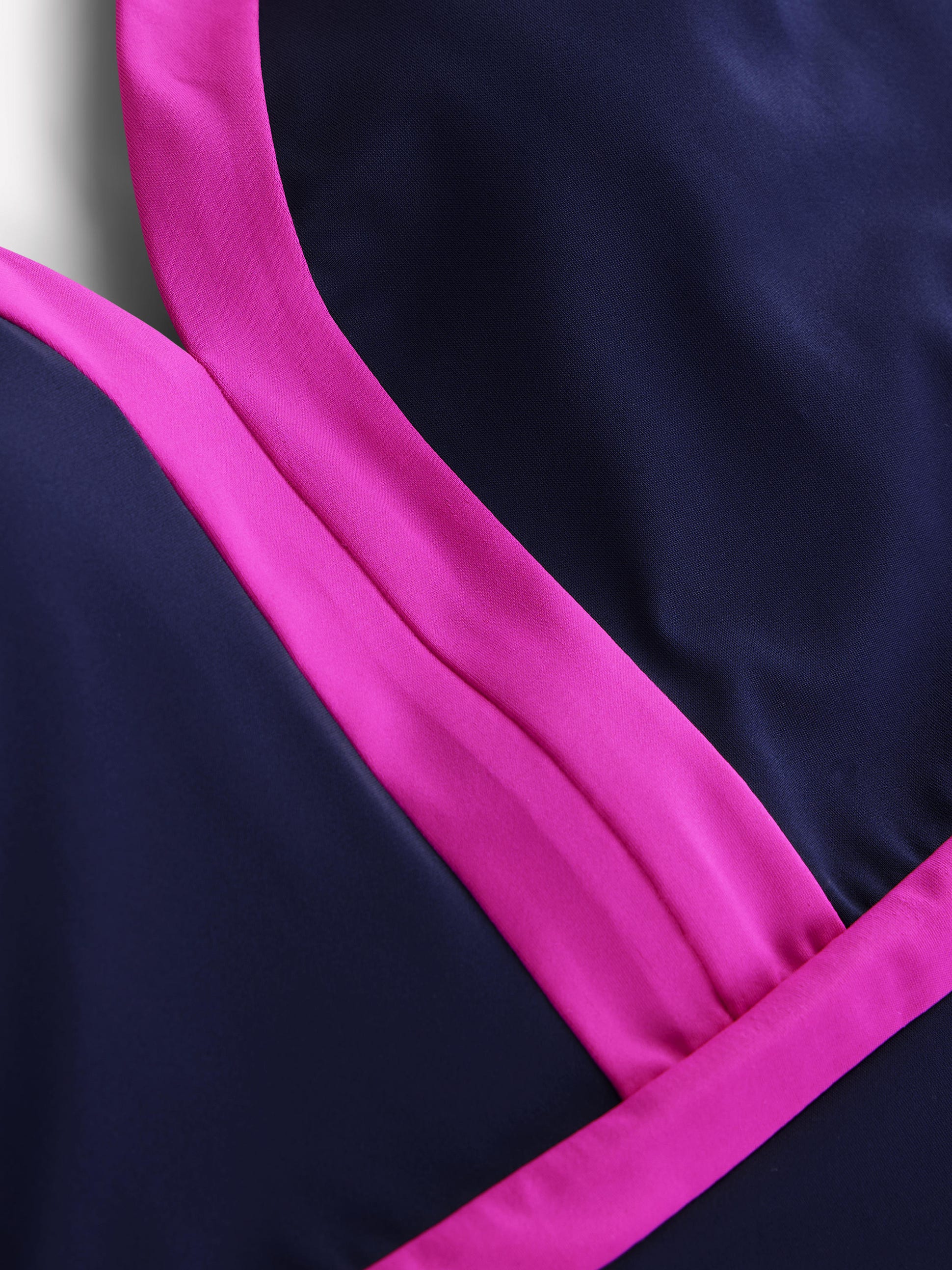 Maillot de bain Ios à empiècement en V-Bleu marine, rose - Image 6