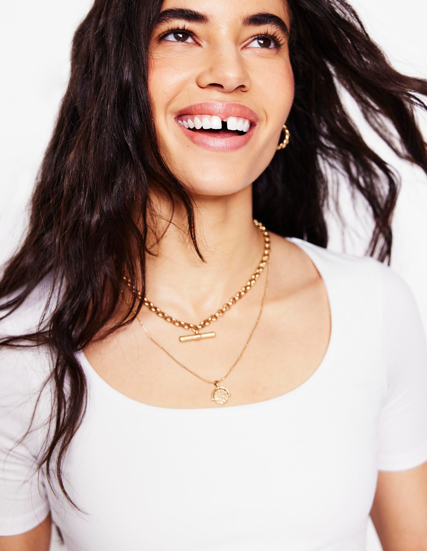 Doppellagiges T-Shirt mit tiefem Rundhalsausschnitt-Weiß