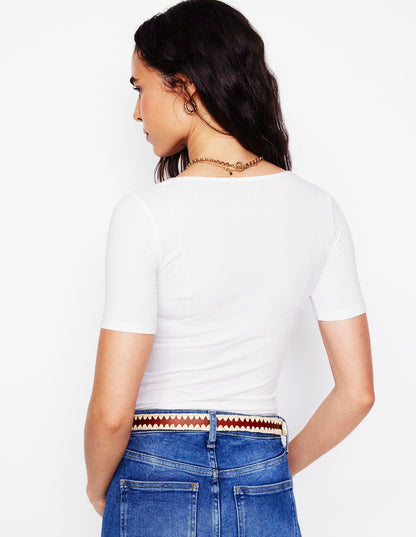 Doppellagiges T-Shirt mit tiefem Rundhalsausschnitt-Weiß-4