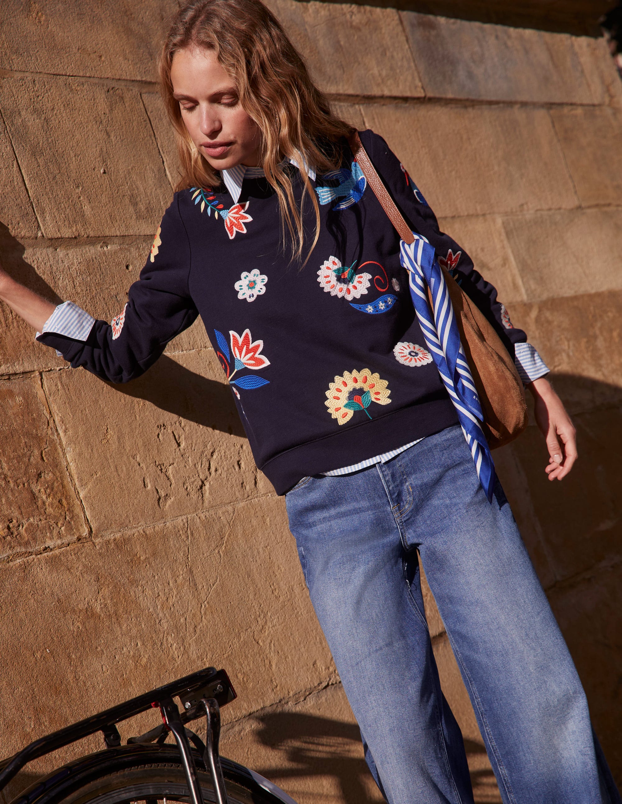 Hannah Sweatshirt mit Stickerei-Marineblau, Konversation - Image 2