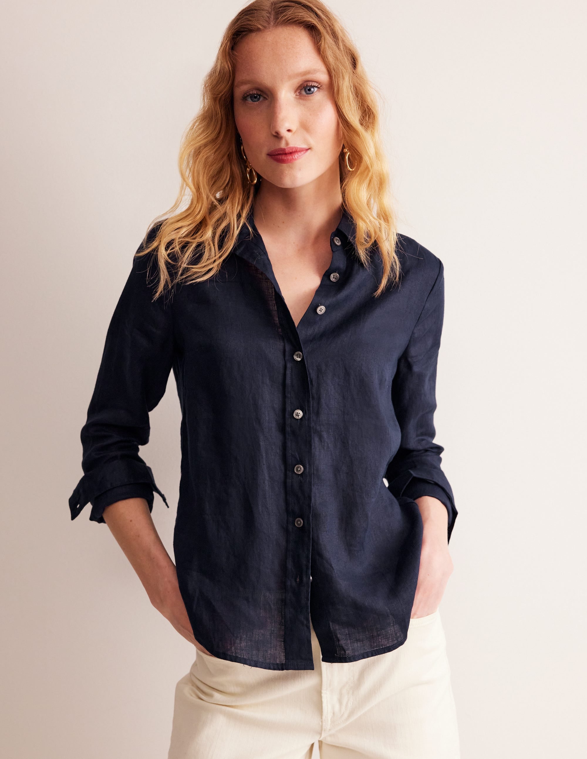 Chemise Sienna en lin-Bleu Marine, Petits Pois - Image 4