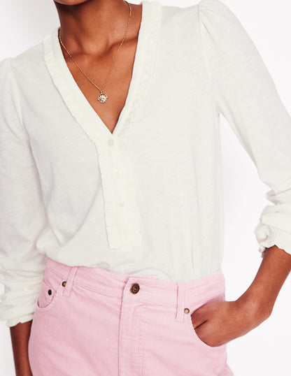 Poppy Henley-Shirt mit Rüschen-Ivory and Navy Spot