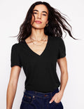 Sophie Flammgarn-T-Shirt mit V-Ausschnitt-Schwarz