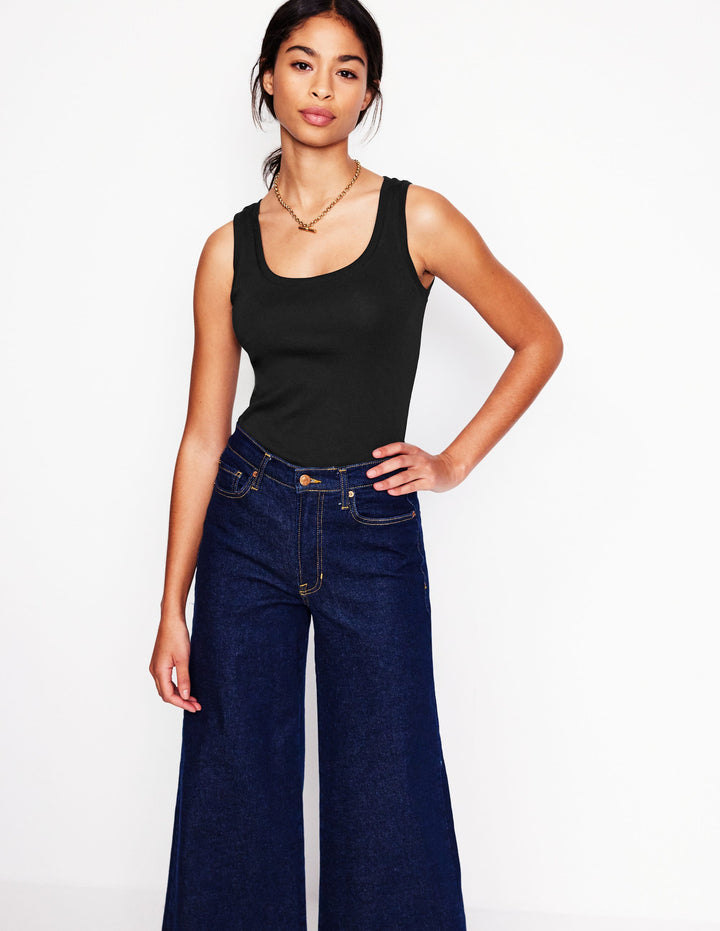 Basic-Top mit tiefem Rundhalsausschnitt-Schwarz