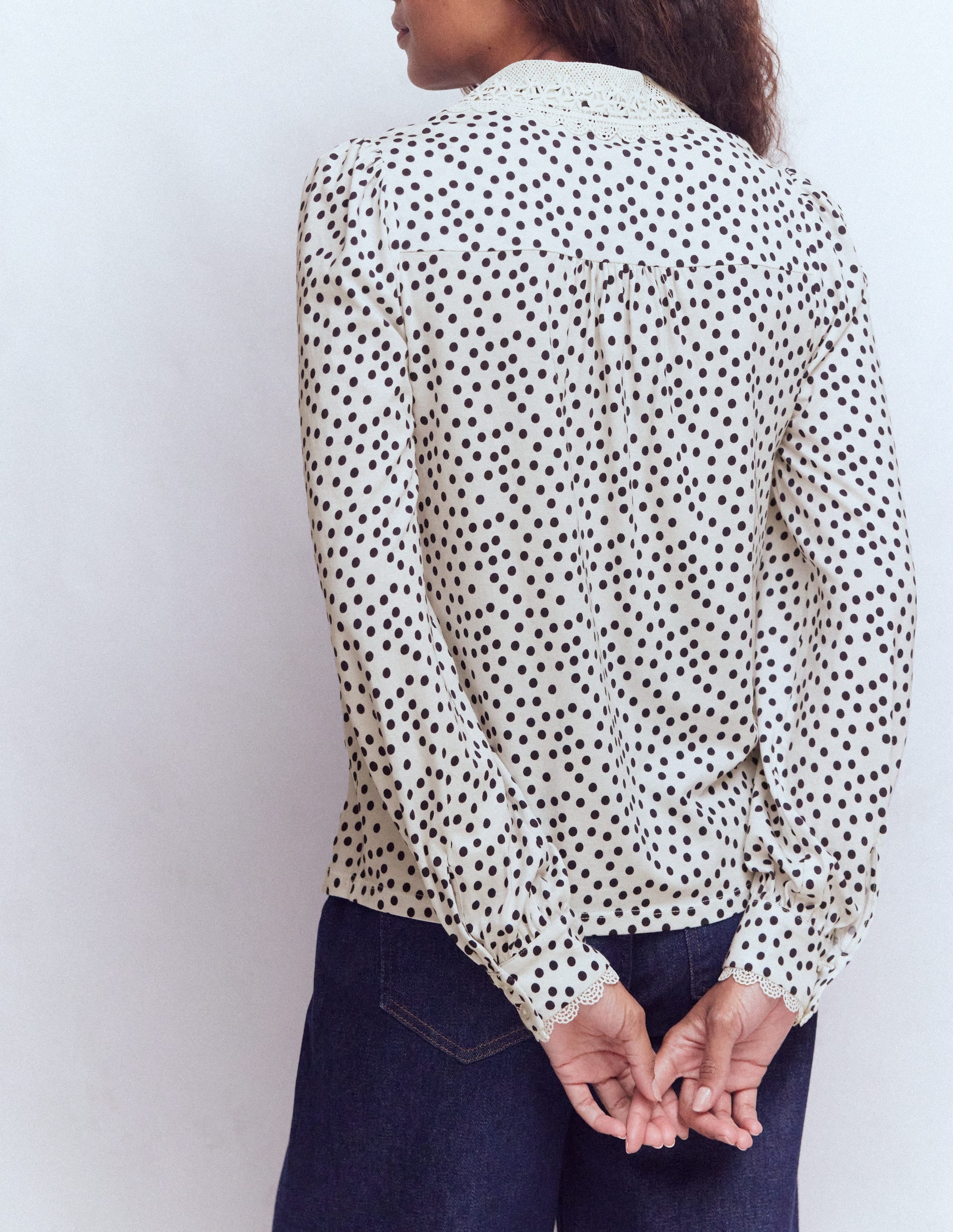 Bluse mit Spitzenkragen-Naturweiß, Gemalte Tupfen - Image 3