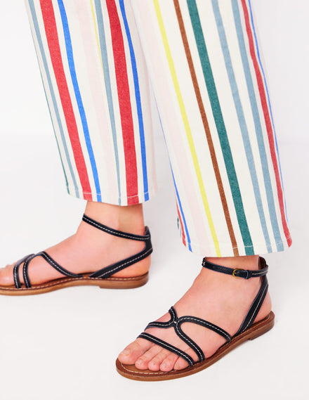 Flache Freizeit-Sandalen-Marineblau
