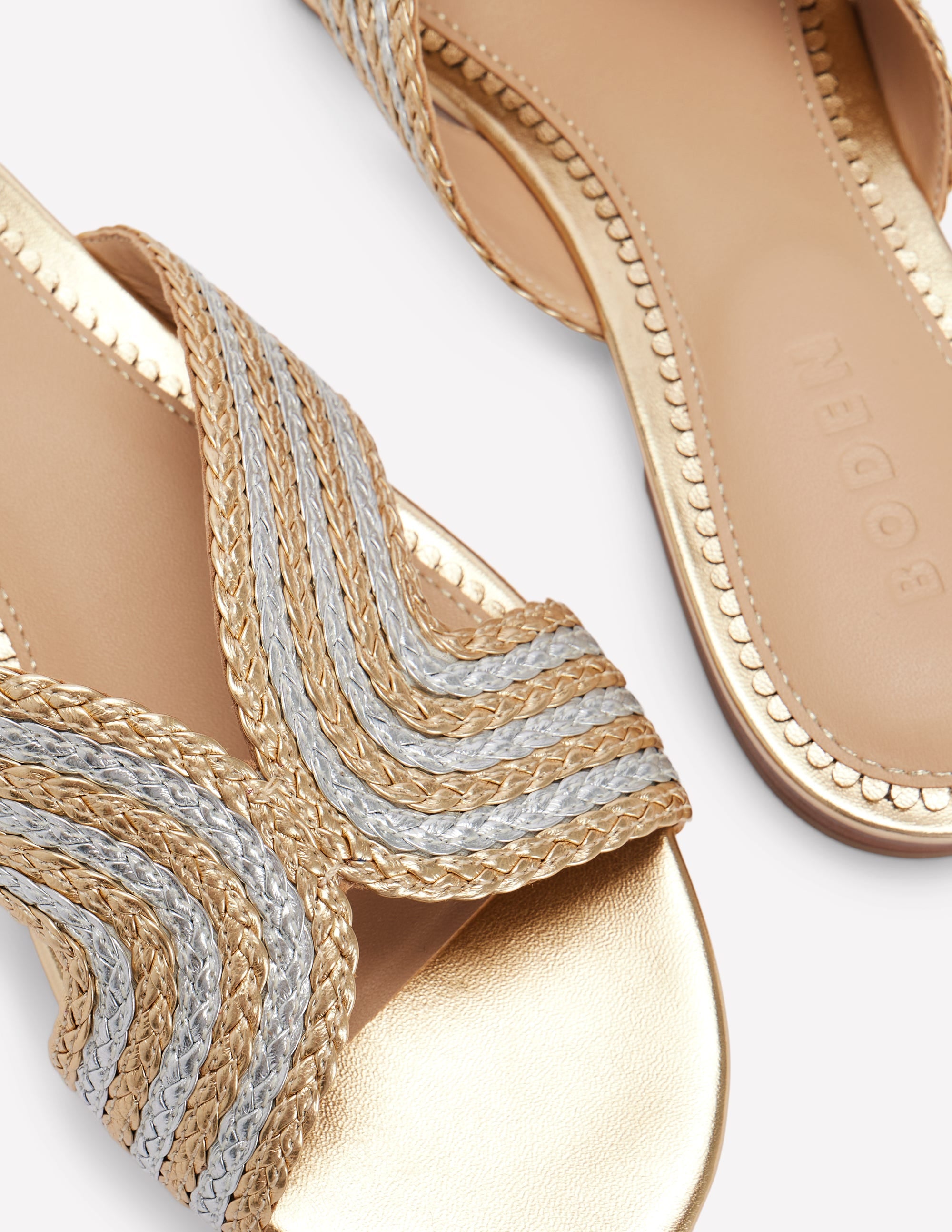 Flache, gestreifte Sandalen-Gold/Silber - Image 4