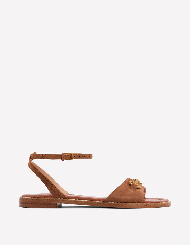 Iris Flache Sandalen mit Trensendetail-Ingwer