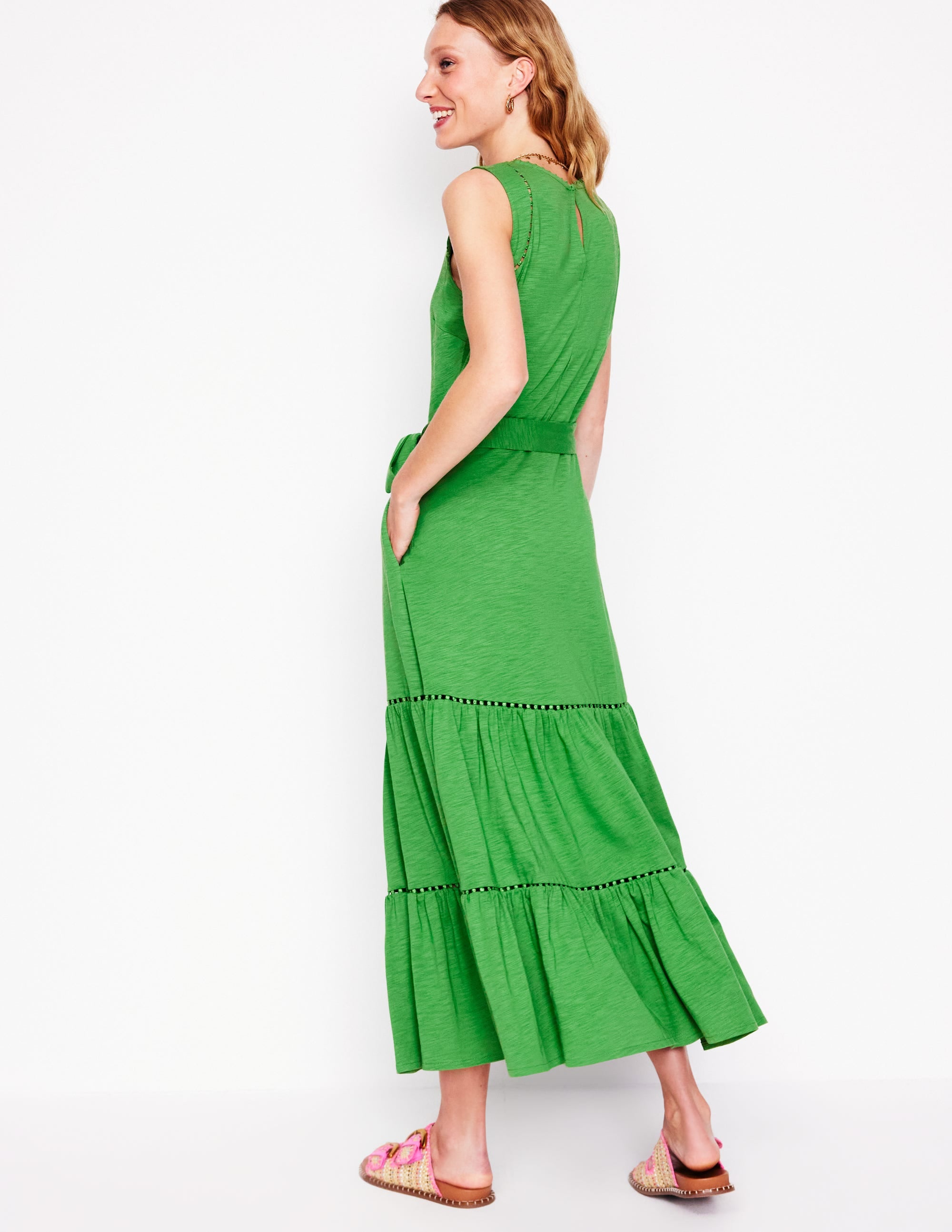 Mila Gestuftes Jerseykleid mit Besatz-Paradiesgrün - Image 5