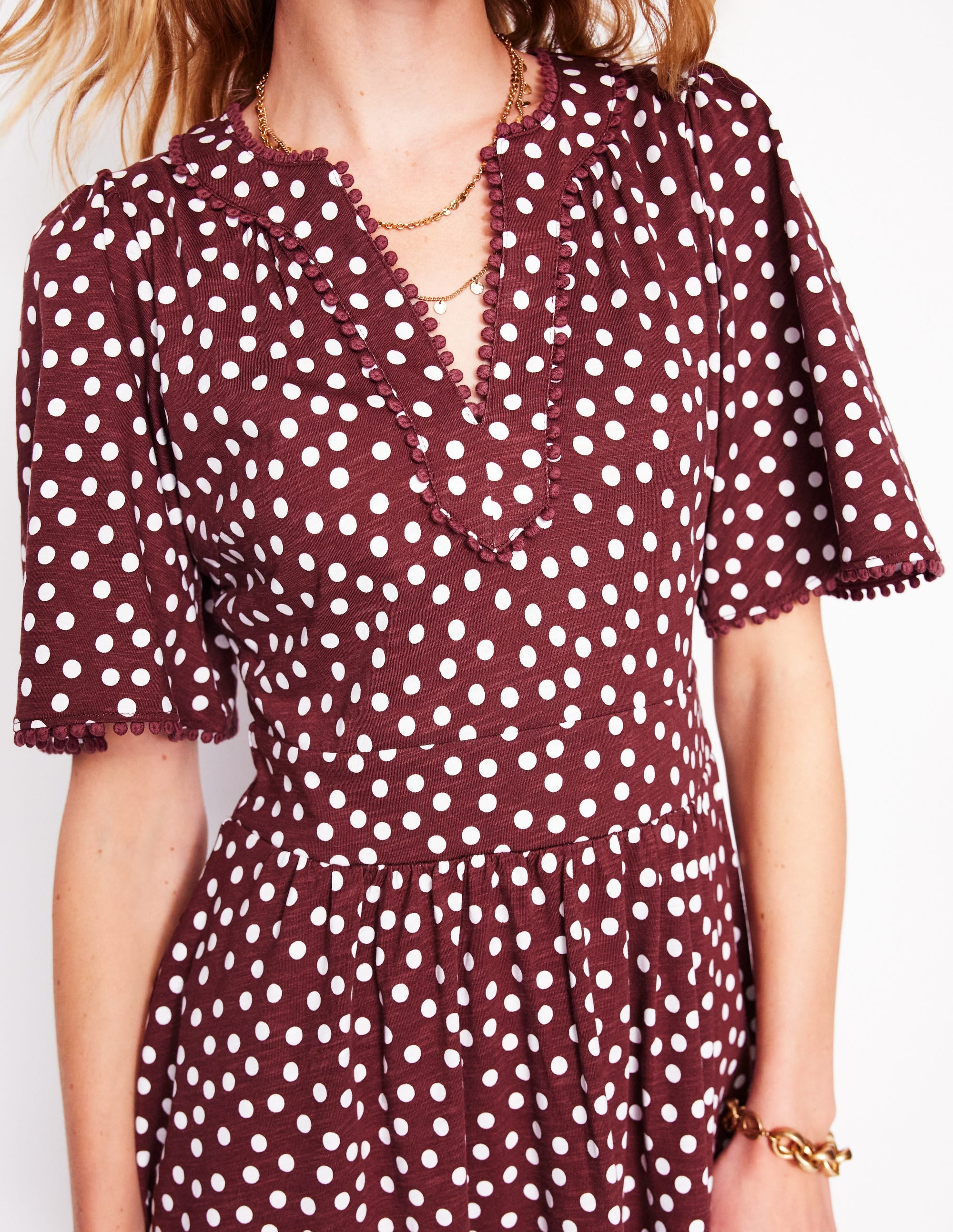 Maddie Jerseykleid mit Besatz-Portwein und Naturweiß, Abstrakte Punkte - Image 2