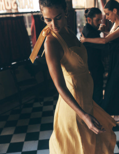 Neckholder-Kleid aus Leinen-Buttermilchgelb