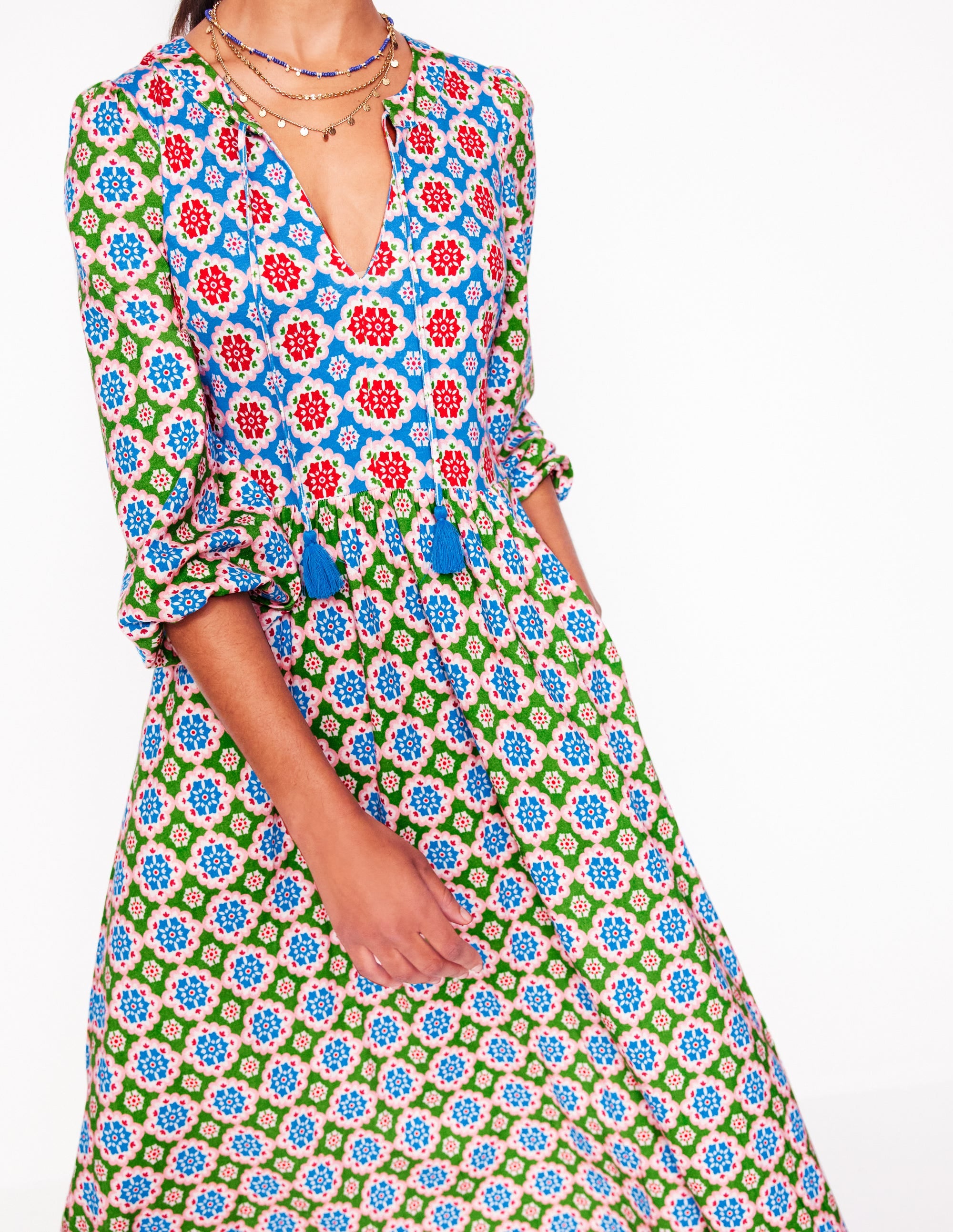 Midikleid mit gekerbtem Ausschnitt-Bunt, Geometrisches Blüten-Muster - Image 3