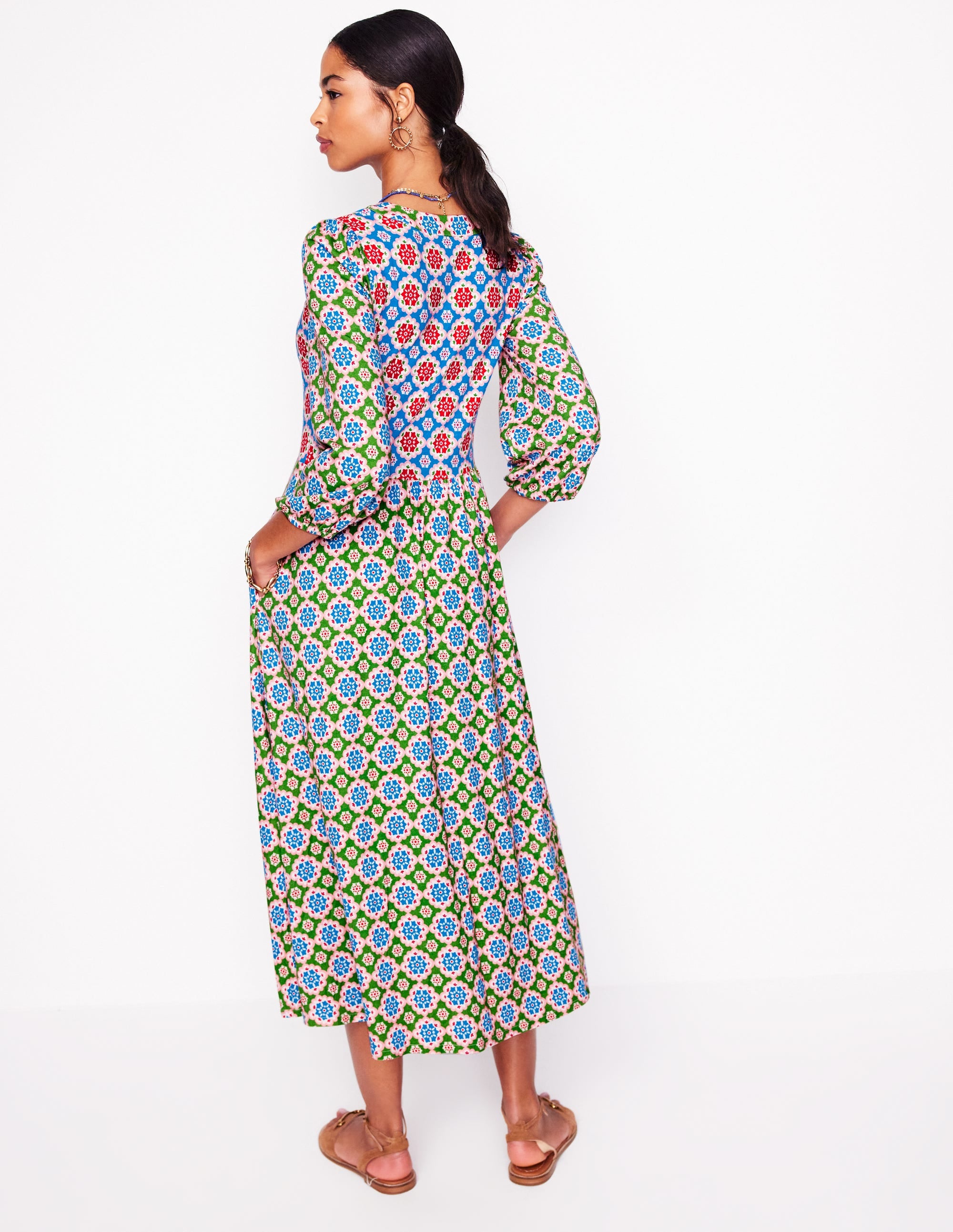 Midikleid mit gekerbtem Ausschnitt-Bunt, Geometrisches Blüten-Muster - Image 4