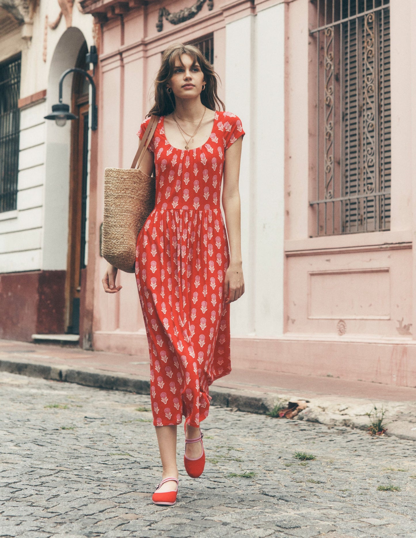 Robe en jersey Samantha à col en U-Rouge coquelicot, motif Dahlia Sprig