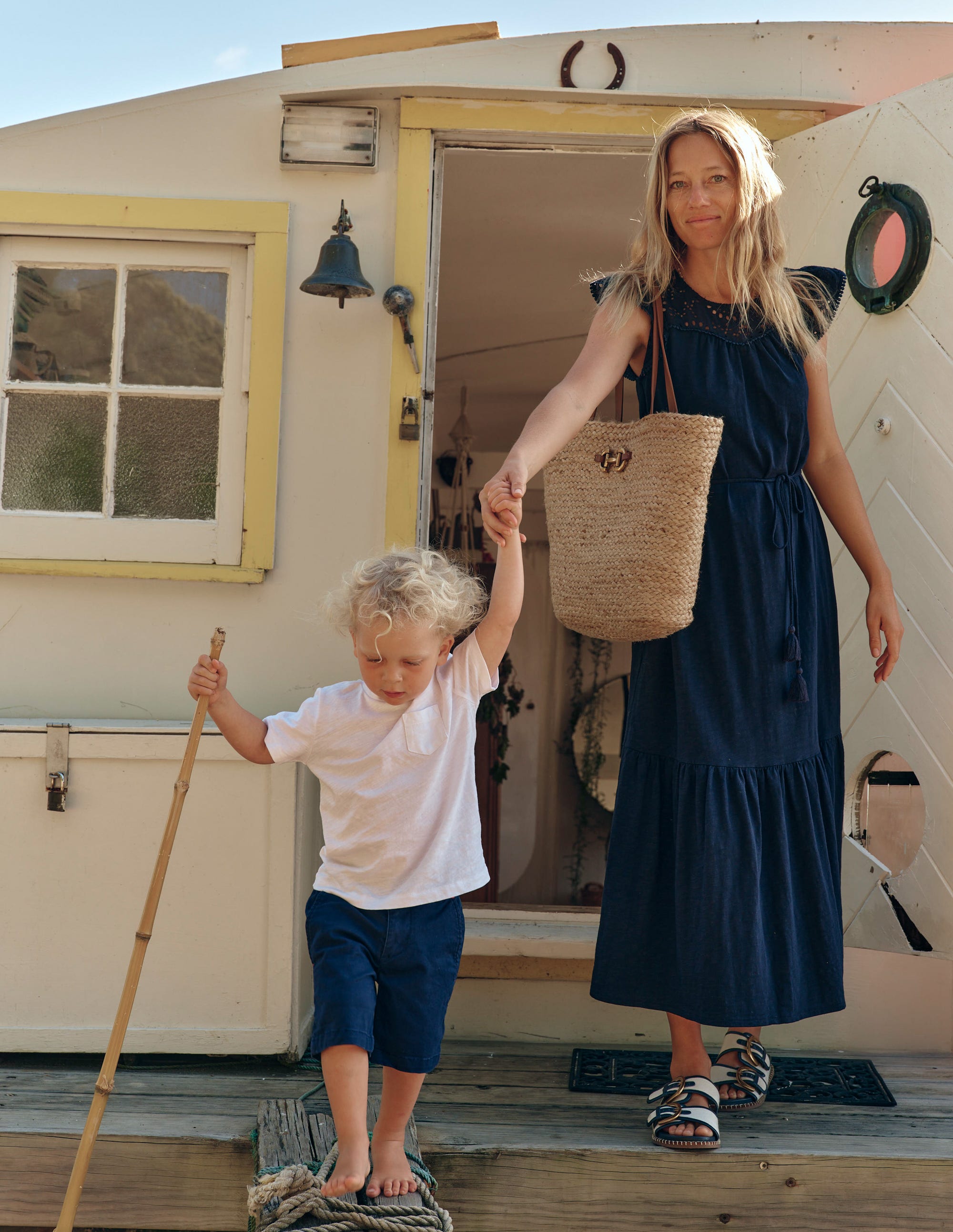 Robe midi Juliet à broderie anglaise-Bleu Marine - Image 2