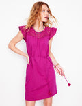 Juliet kurzes Kleid mit Lochstickerei-Fuchsie