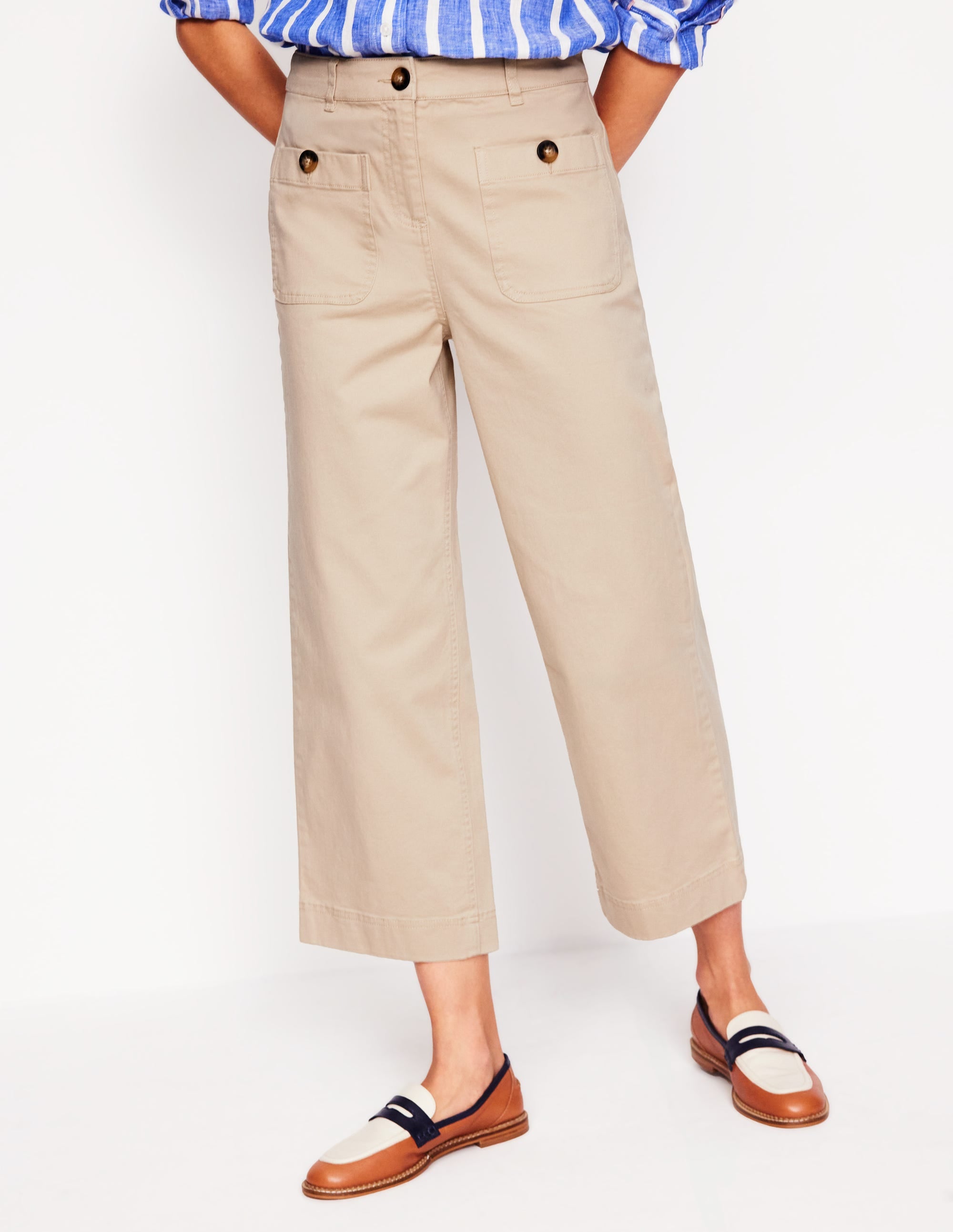 Verkürzte Chinohose mit aufgesetzter Tasche-Beige - Image 4