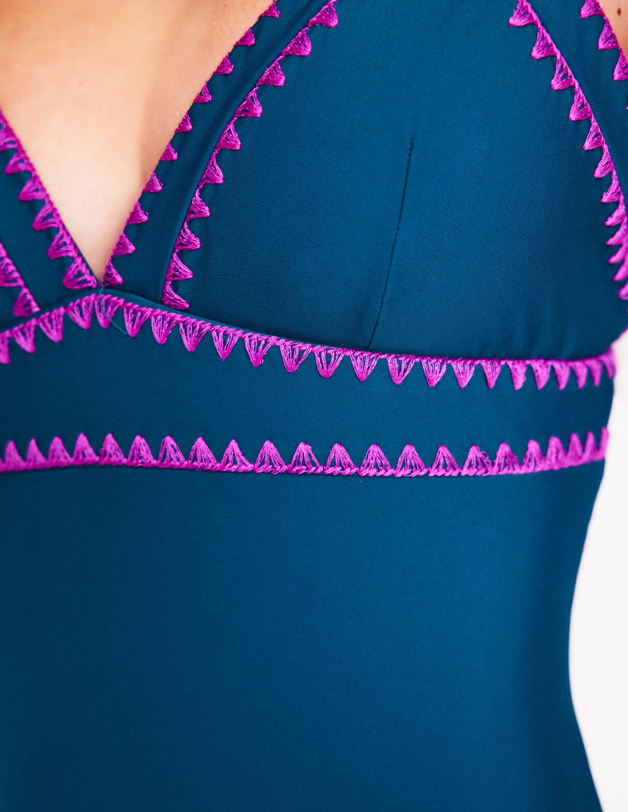 Kasos Badeanzug mit V-Ausschnitt zum Binden-Ozean, Kräftiges Fuchsia - Image 3