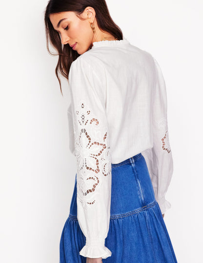 Bluse mit Cutwork-Stickerei-Weiß