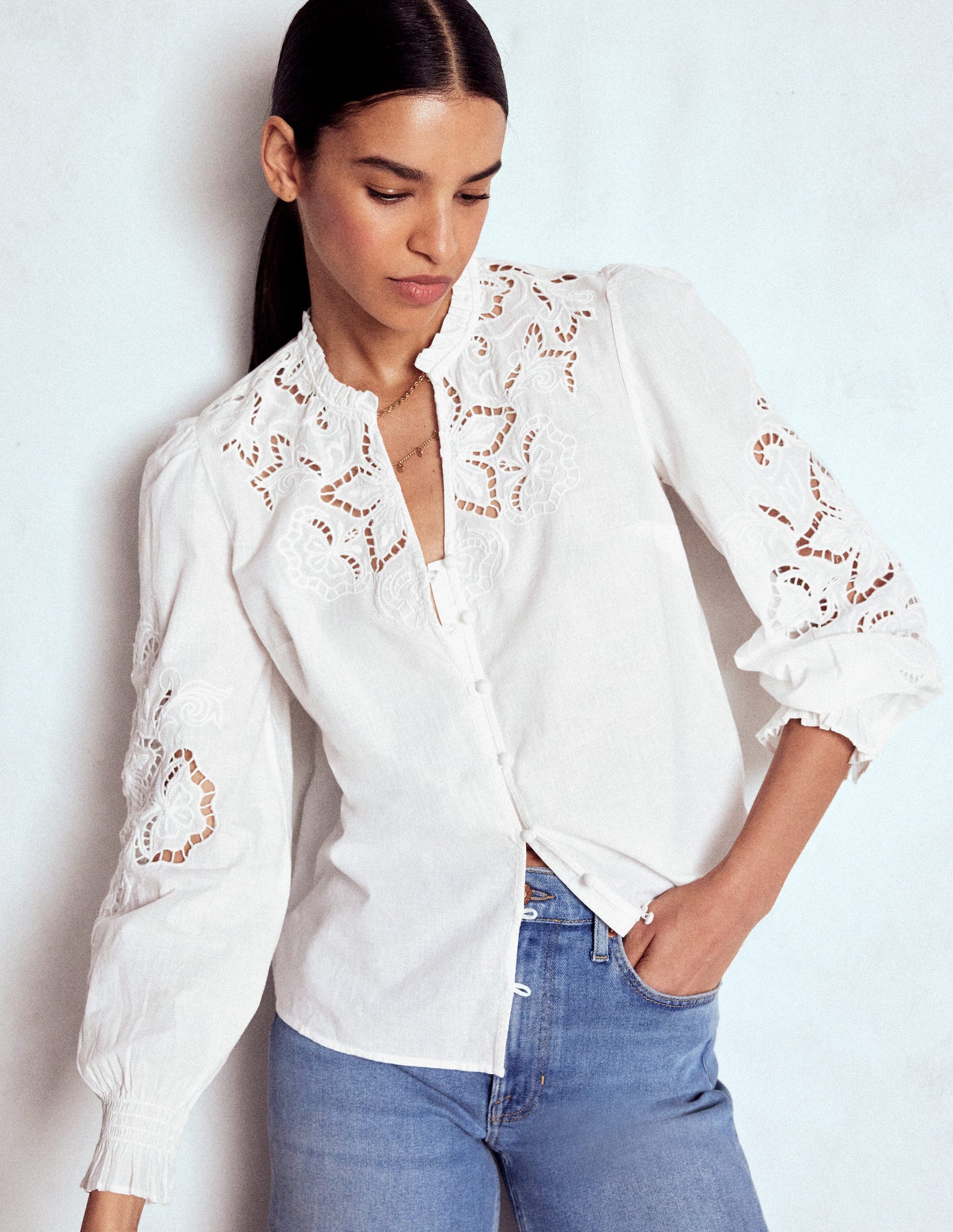 Bluse mit Cutwork-Stickerei-Weiß-4
