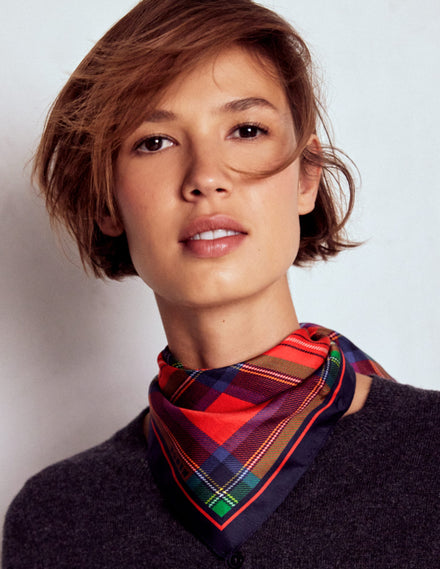 Foulard carré en soie-Motif Decorative Blossom