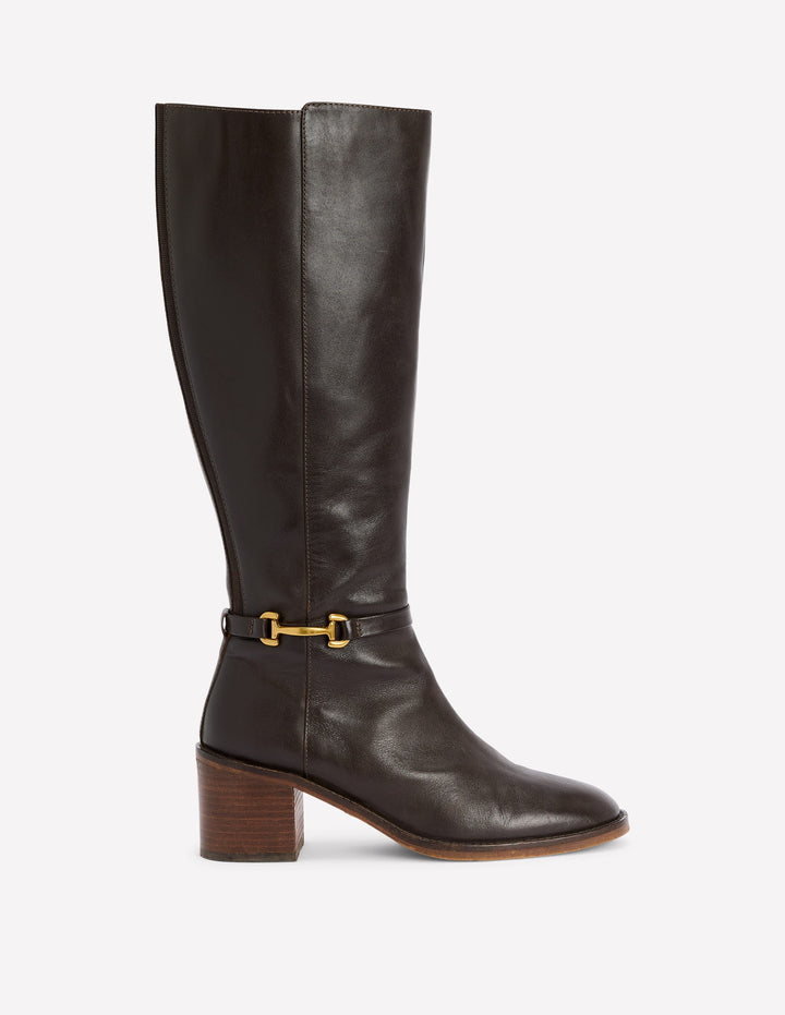 Iris Stiefel mit Absatz und Trensendetail-Schoko