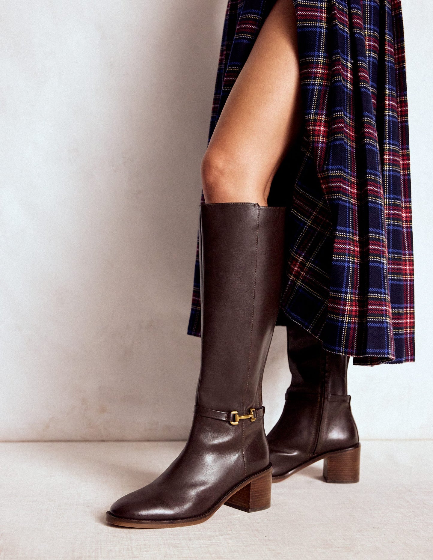 Iris Stiefel mit Absatz und Trensendetail-Schoko