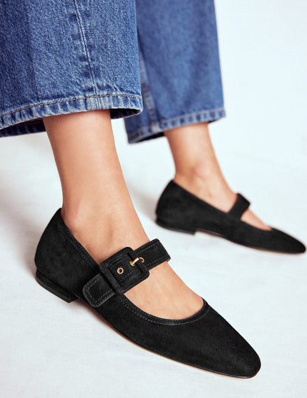 Vic Mary Janes mit geformter Spitze-Schwarz