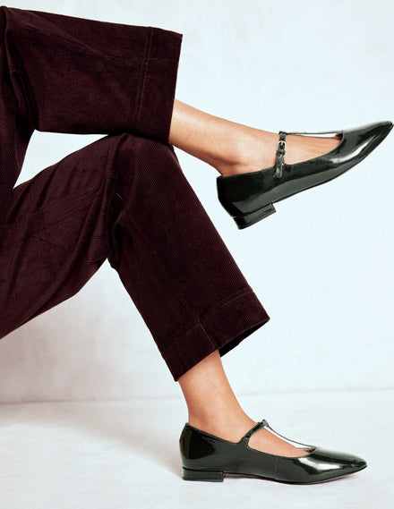 Flache Schuhe mit runder Zehenpartie und T-Steg-Grün Lackleder