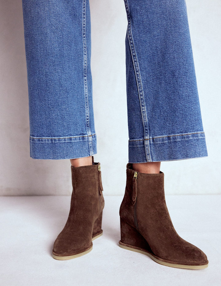 Stiefel mit Keilabsatz-Bitterschokolade