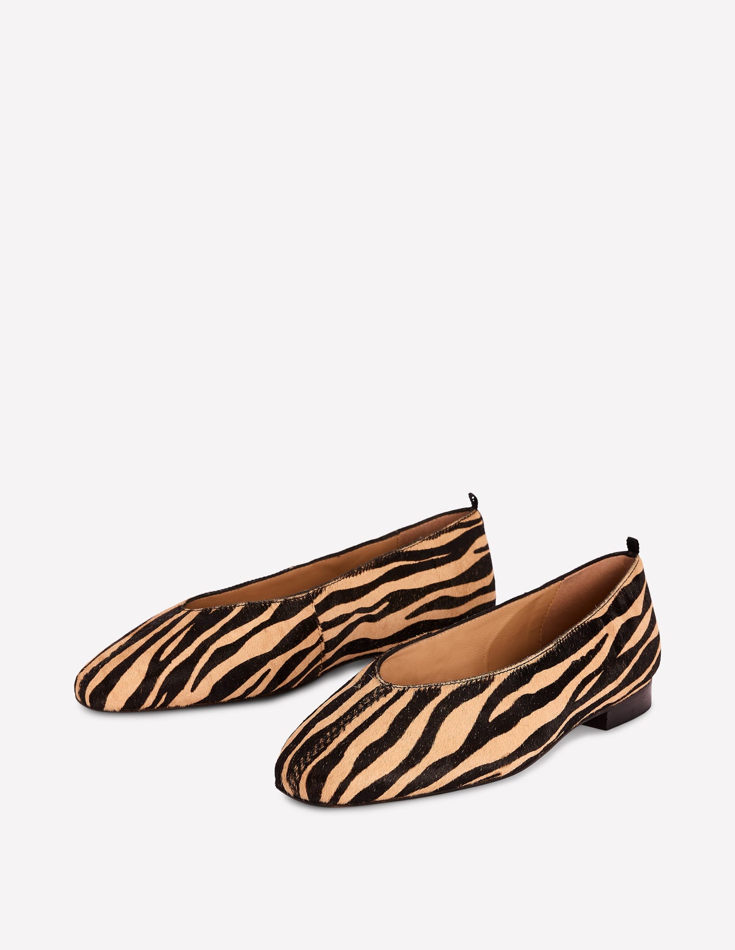 Weit ausgeschnittene, flache Schuhe mit Ziernaht-Schwarz/Weiß