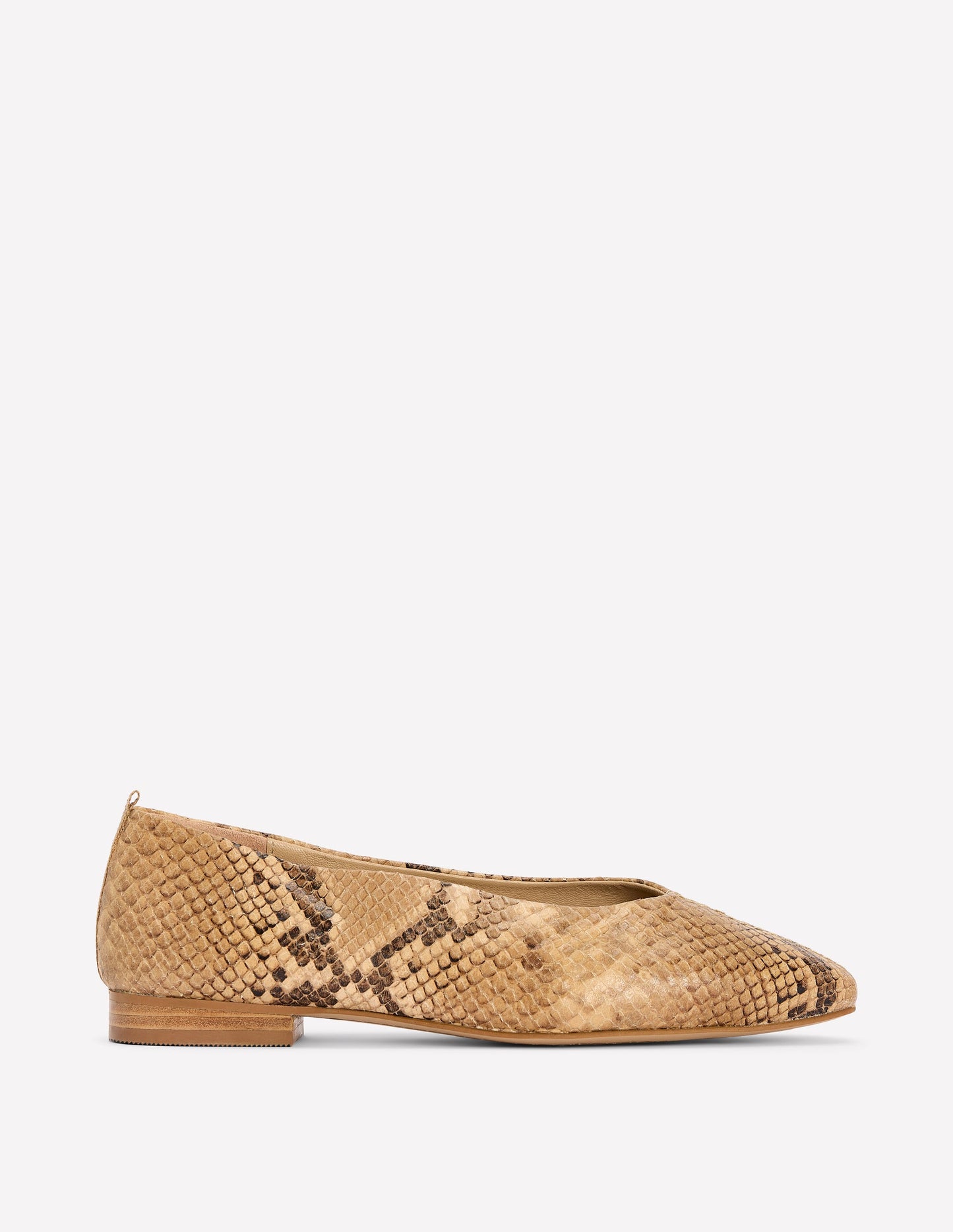 Weit ausgeschnittene, flache Schuhe mit Ziernaht-Beige