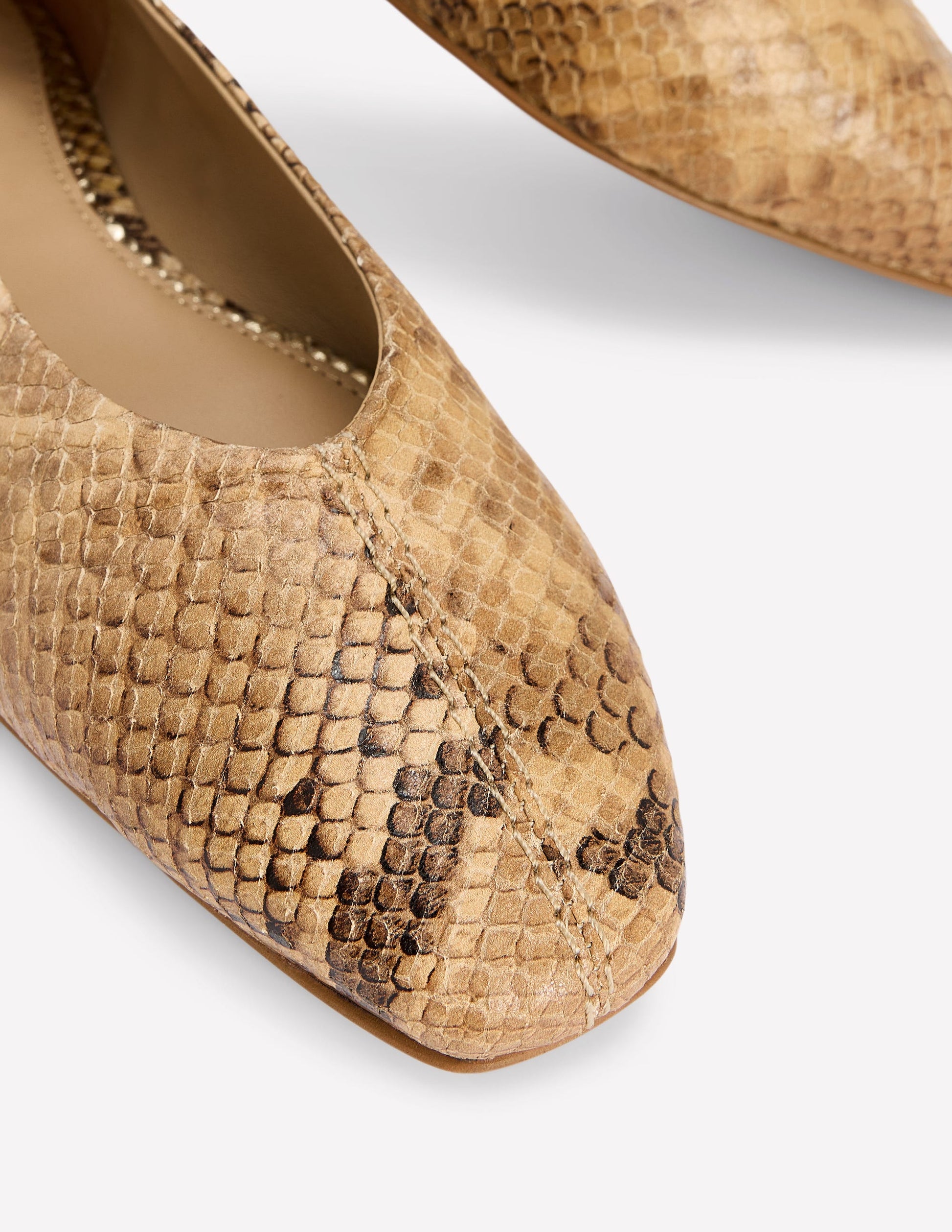Weit ausgeschnittene, flache Schuhe mit Ziernaht-Beige-4