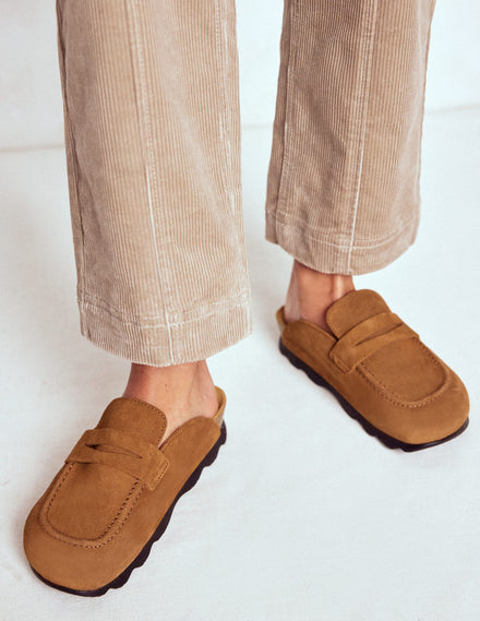 Pantoletten-Clogs aus Wildleder-Raue Umbra