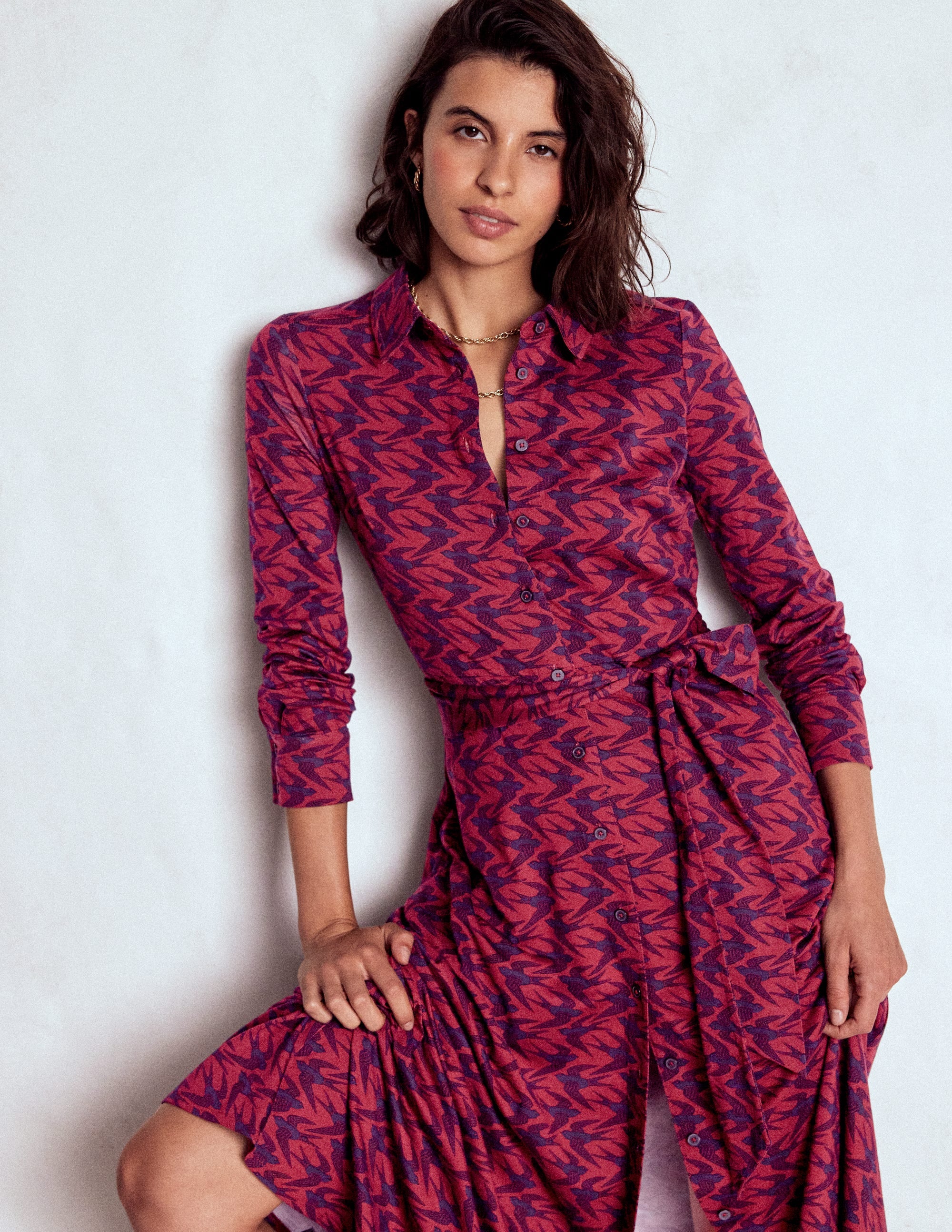 Robe-chemise Marcia en jersey-Rouge bordeaux, motif Swooping Swallow - Image 1