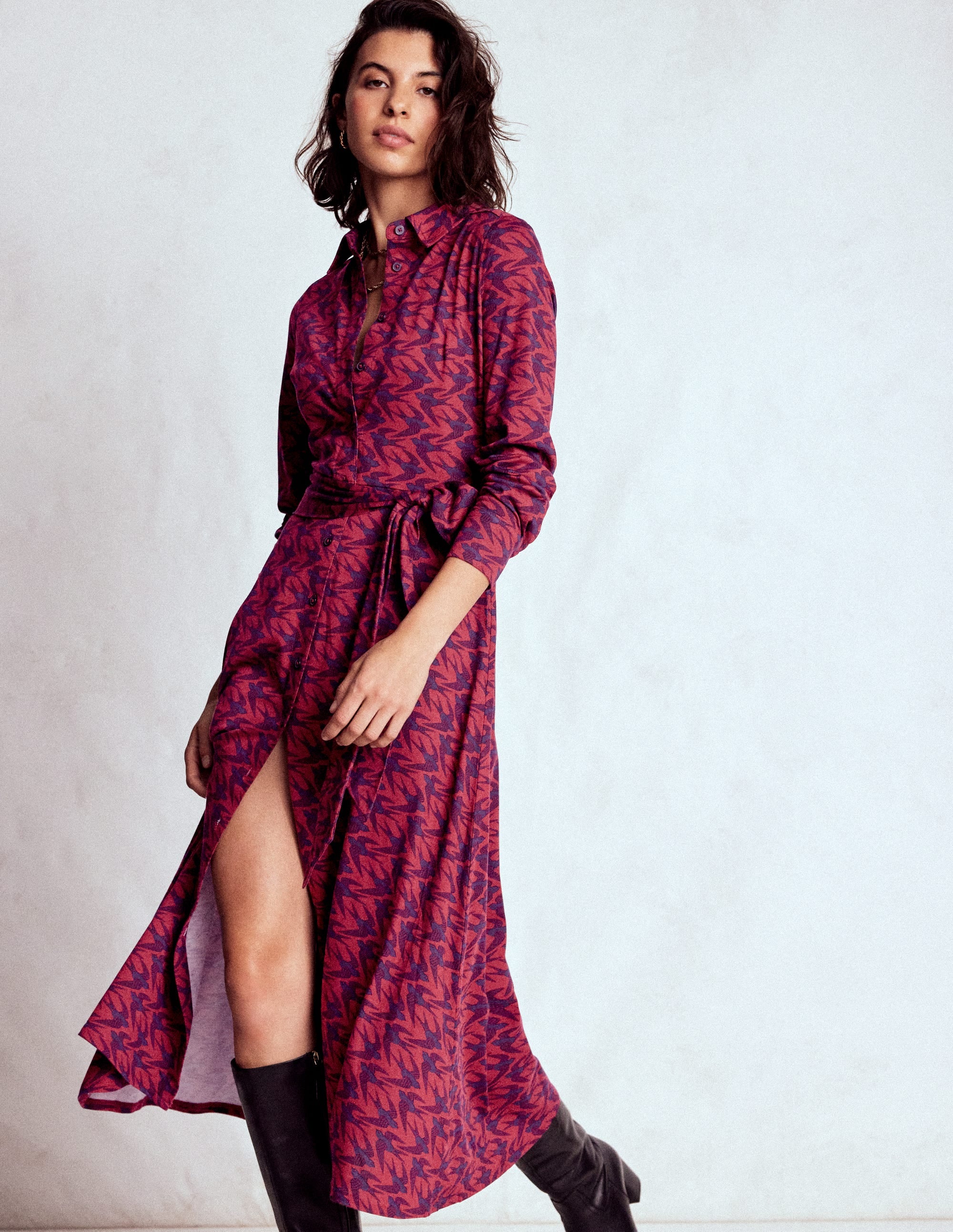 Robe-chemise Marcia en jersey-Rouge bordeaux, motif Swooping Swallow - Image 4