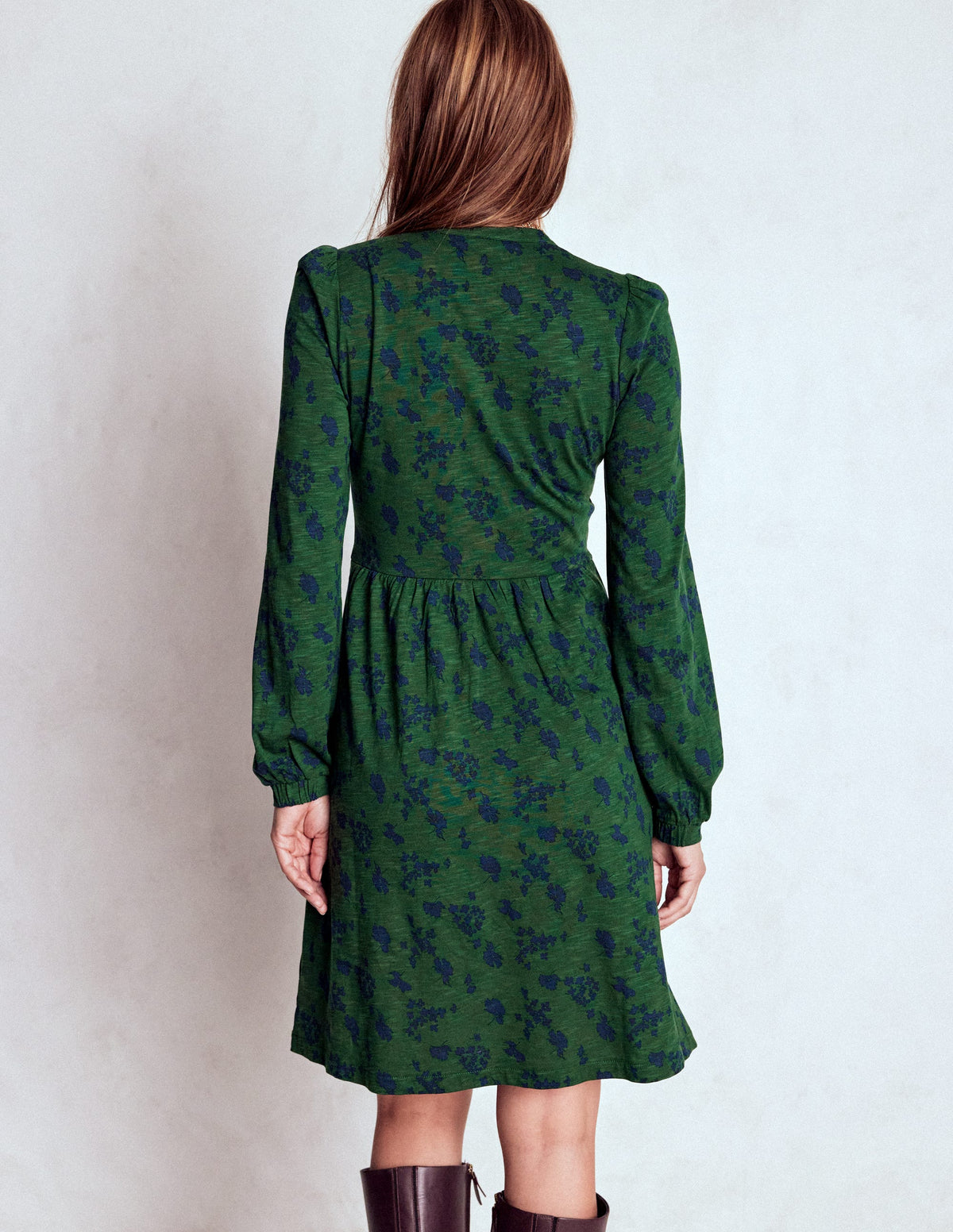 Naomi Lockeres Jerseykleid-Dunkelgrün, Zarte Wiesenblumen - Image 3