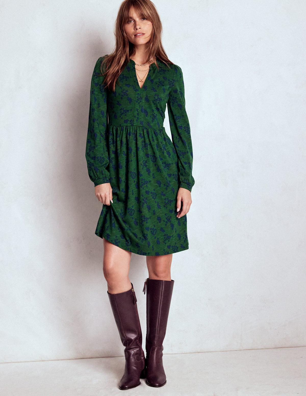 Naomi Lockeres Jerseykleid-Dunkelgrün, Zarte Wiesenblumen - Image 4