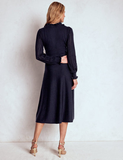 Winifred Strickkleid mit Rüschen-Marineblau-3