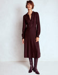 Winifred Strickkleid mit Rüschen-Kaffeebohne