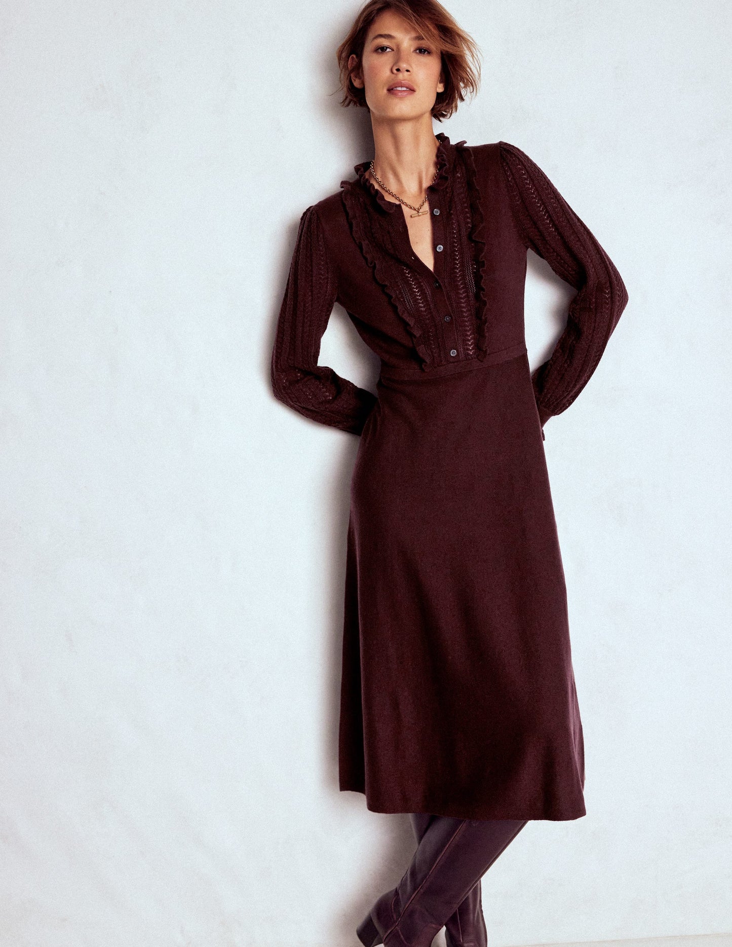 Winifred Strickkleid mit Rüschen-Kaffeebohne