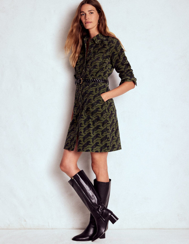 Robe courte en velours côtelé Amanda-Vert des bois, motif Leaping Tiger