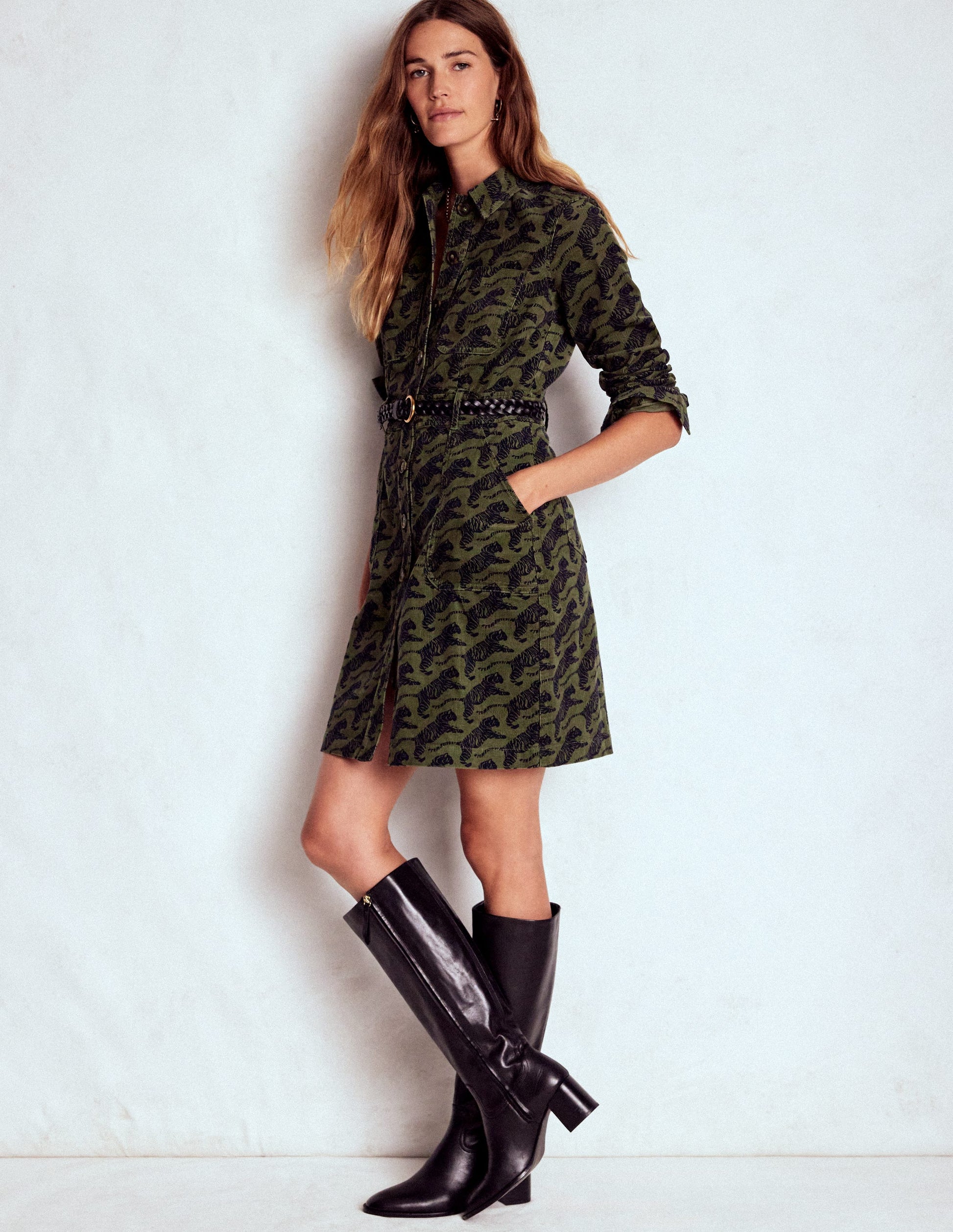 Amanda Kurzes Cordkleid-Waldgrün, Springender Tiger-1