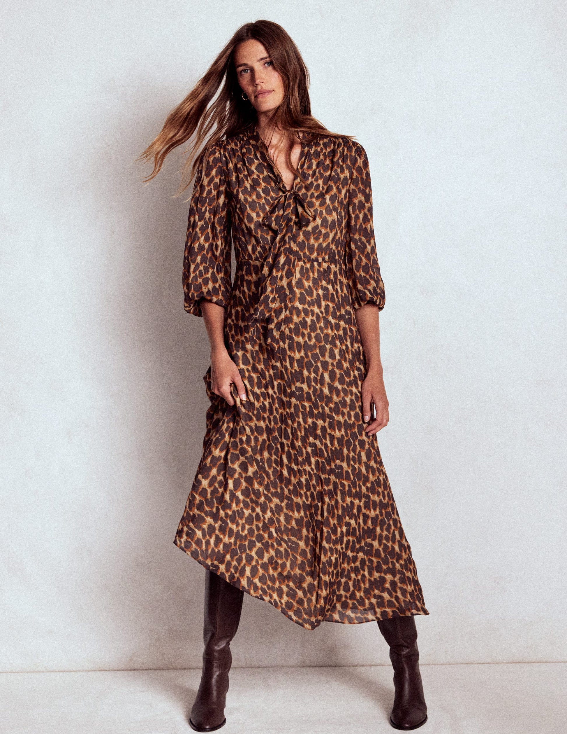 Robe Brooke style 40s avec liens à l'encolure-Sable, pois léopard abstraits-5
