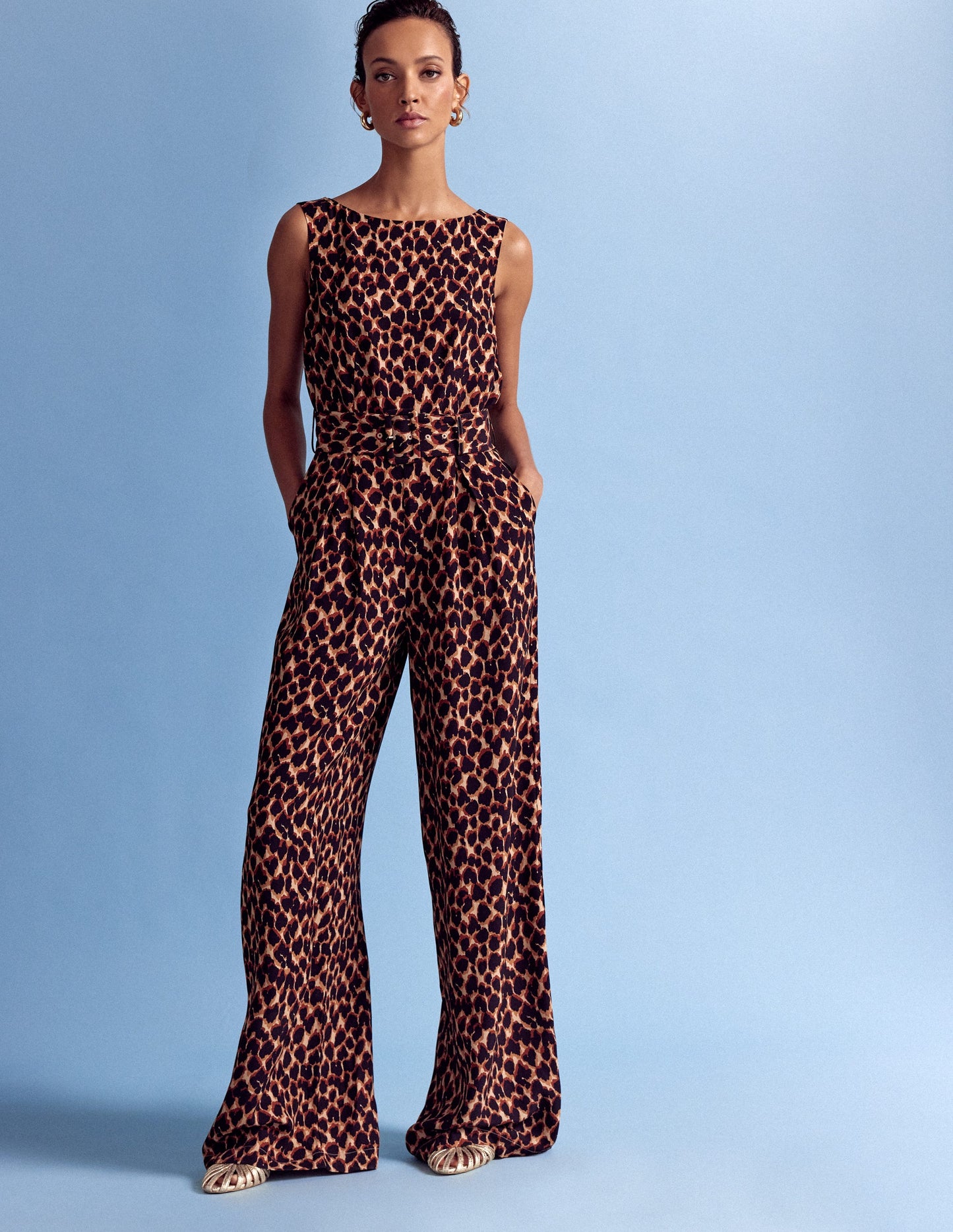 Gwen Jumpsuit mit U-Boot-Ausschnitt-Sand, Abstraktes Leopardenmuster