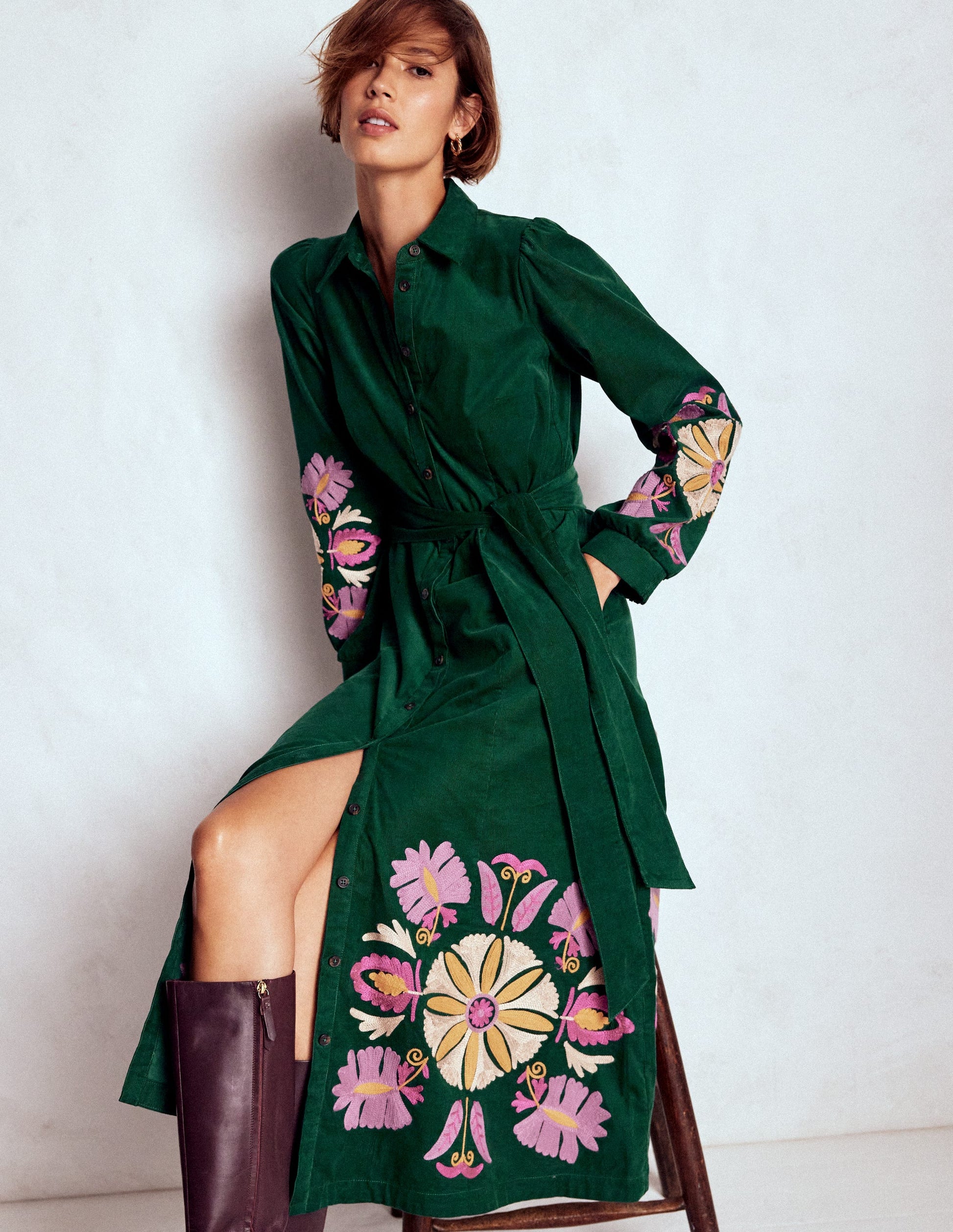 Clara Midikleid aus Cord-Dunkles Smaragdgrün, Stickerei-1