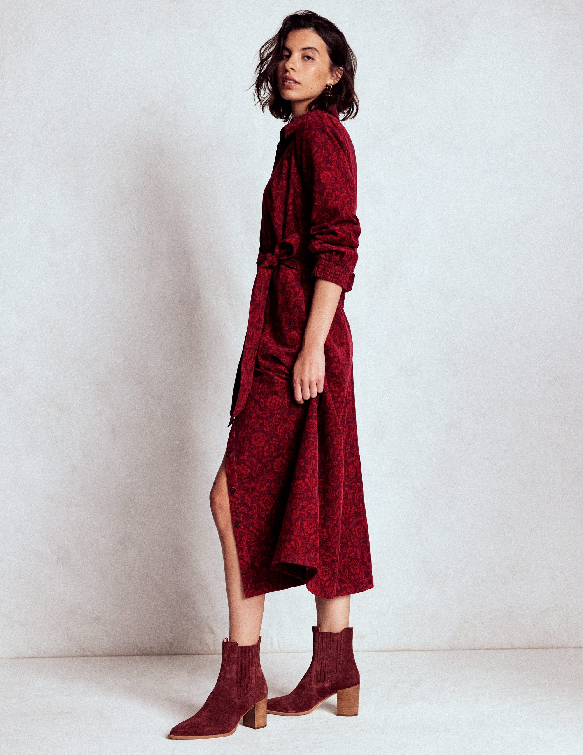Robe midi Clara en velours côtelé-Réglisse rouge, motif Ornate Flora - Image 1