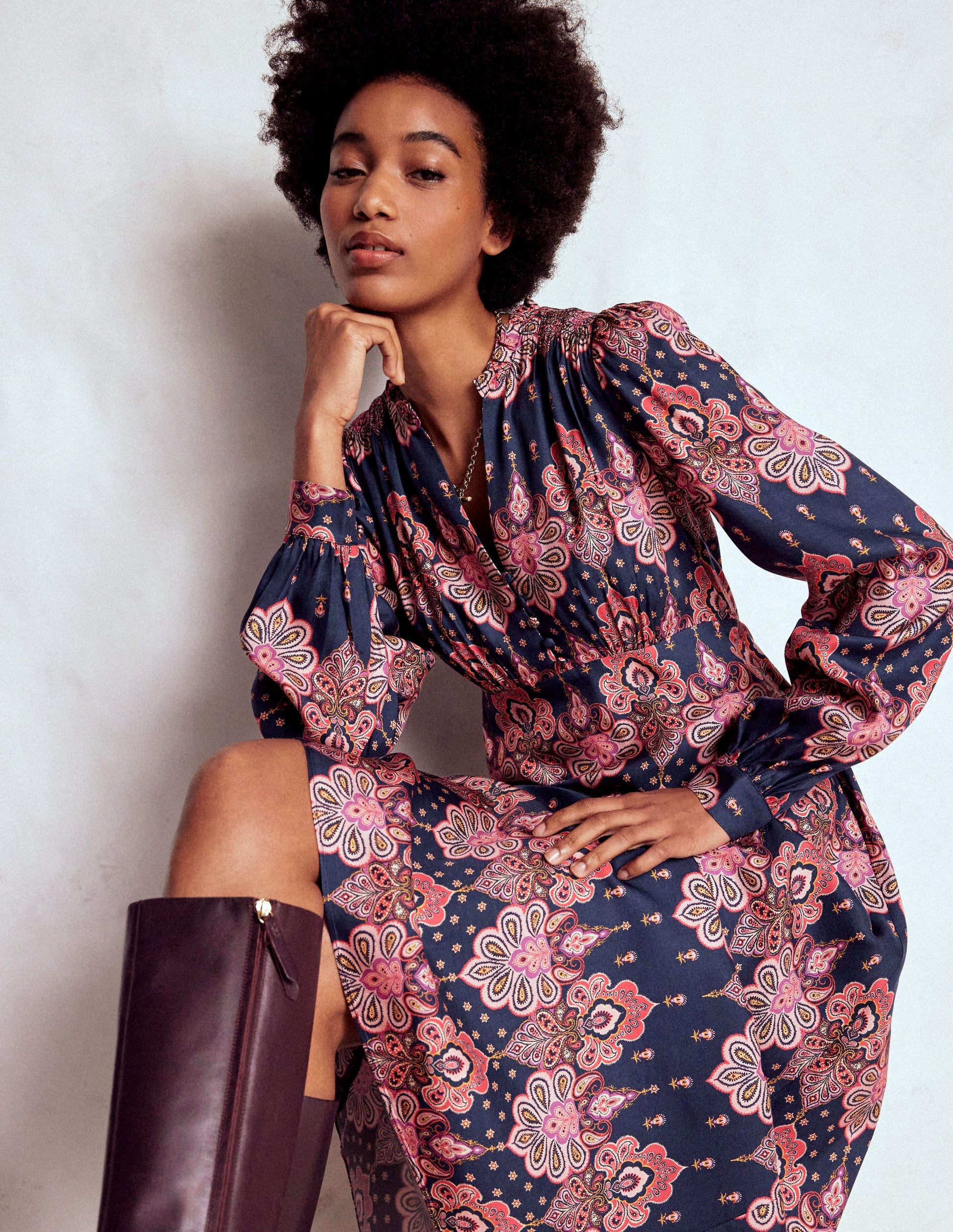 Robe Cassie style 40s à smocks-Bleu marine, motif cachemire ornementé-1